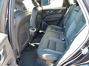 Volvo  B4 R Design AWD