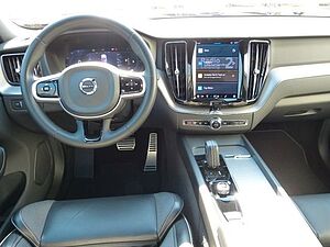 Volvo  B4 R Design AWD