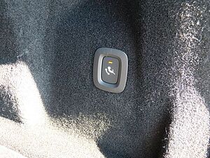 Volvo  B4 R Design AWD