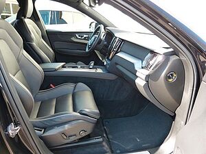 Volvo  B4 R Design AWD