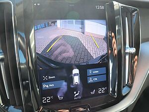 Volvo  B4 Momentum Pro FWD