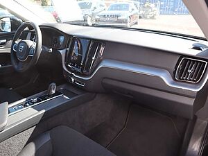 Volvo  B4 Momentum Pro FWD
