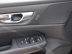 Volvo  T6 Core Recharge Plug-In Hybrid AWD