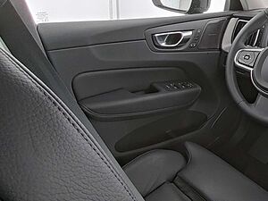 Volvo  B4 Plus Dark AWD