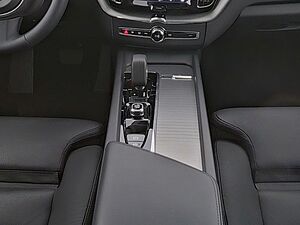 Volvo  B4 Plus Dark AWD