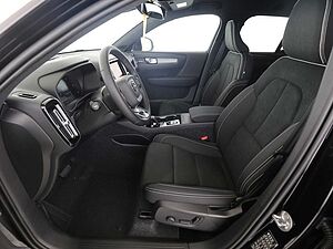 Volvo  B3 Plus Dark FWD