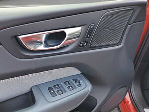 Volvo  B4 R Design AWD