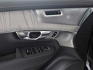Volvo  T8 Ultra Dark Recharge Plug-In Hybrid AWD