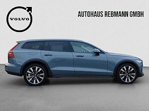 Volvo  B4 Cross Country Pro AWD