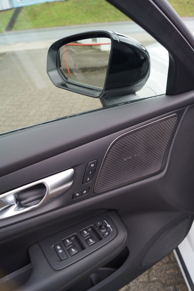 Volvo  T6 AWD Plug-in Hybrid Plus Dark Aut. /AHK/19'