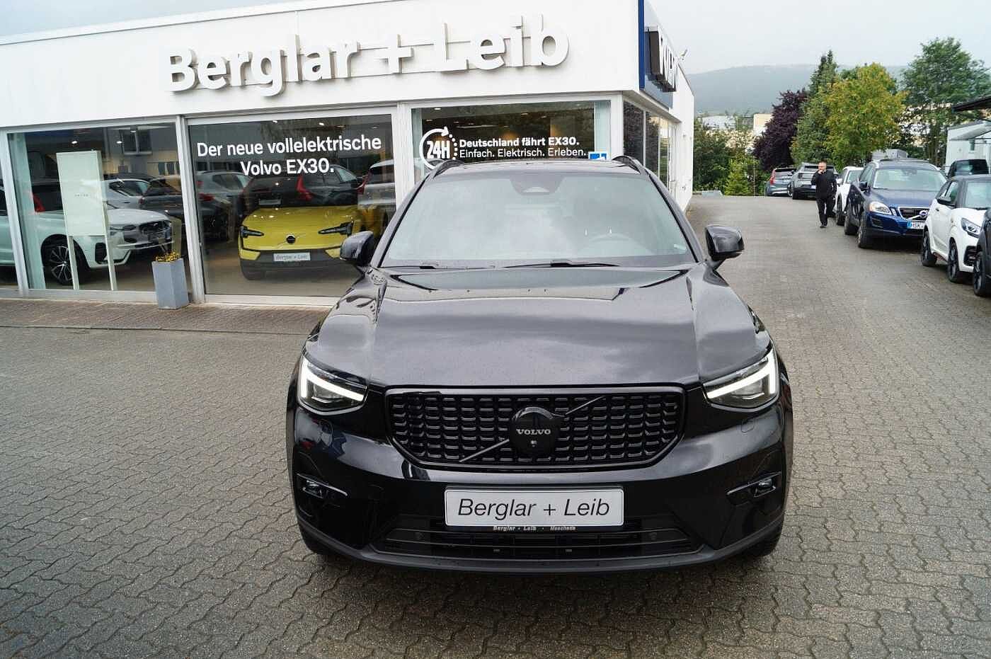 Volvo  B3 Benzin 2WD Black Edition DKG/360°/BLIS