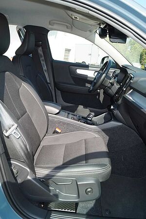 Volvo  D3 2WD Momentum Pro Aut. /Standheiz. /AHK/H+K