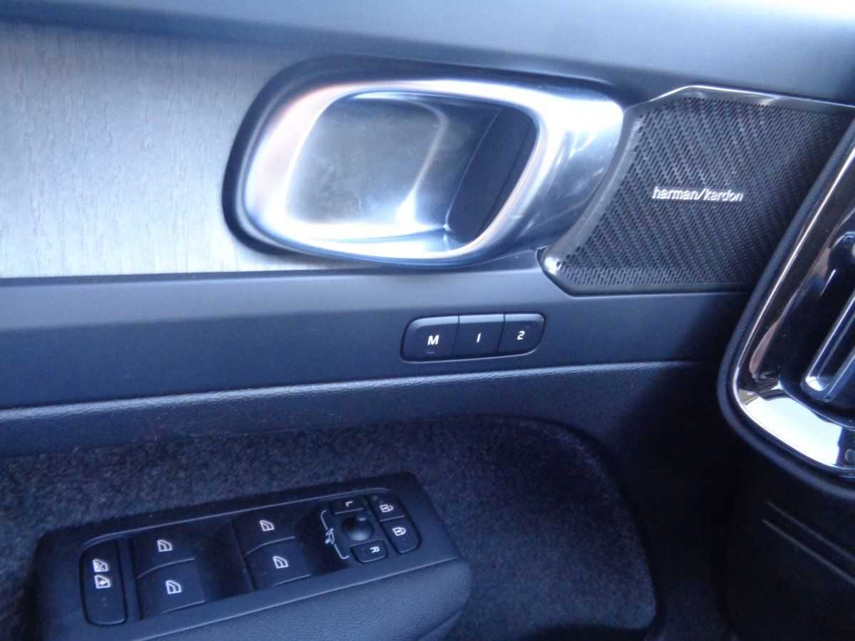 Volvo  B4 Benzin Plus Dark Standheizung