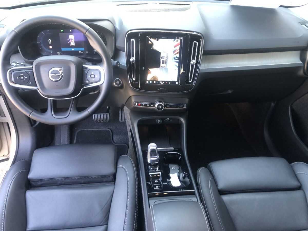 Volvo  B3 Plus Dark
