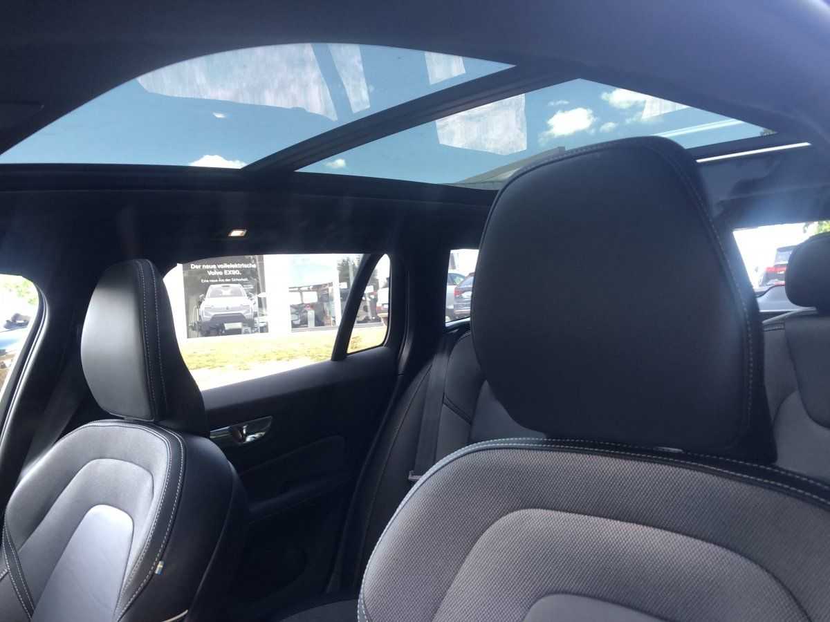 Volvo  B4 Ultra Dark