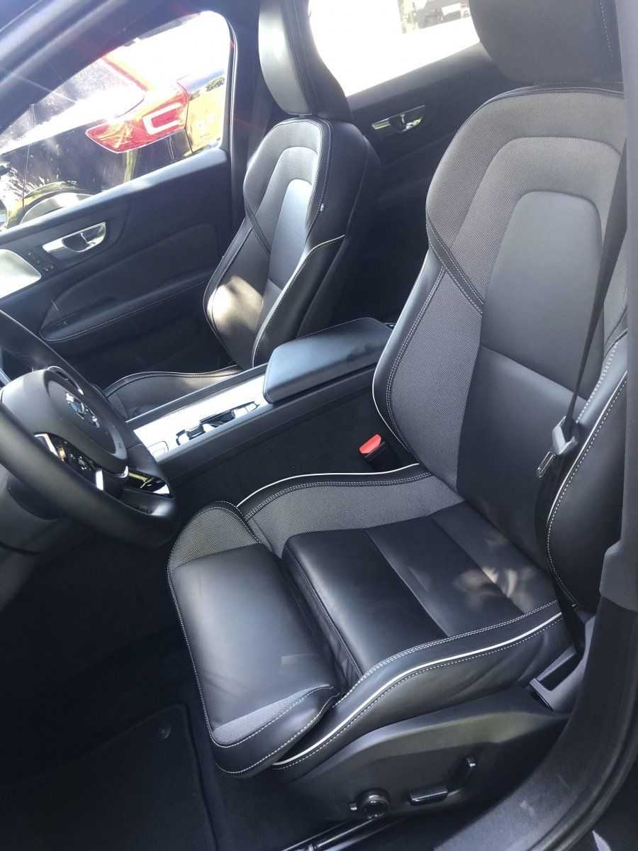 Volvo  B4 Ultra Dark