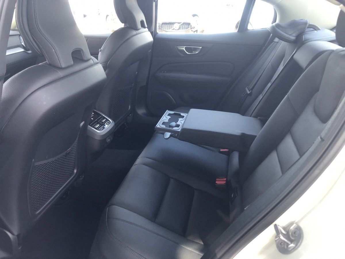 Volvo  B5 AWD Ultimate Dark