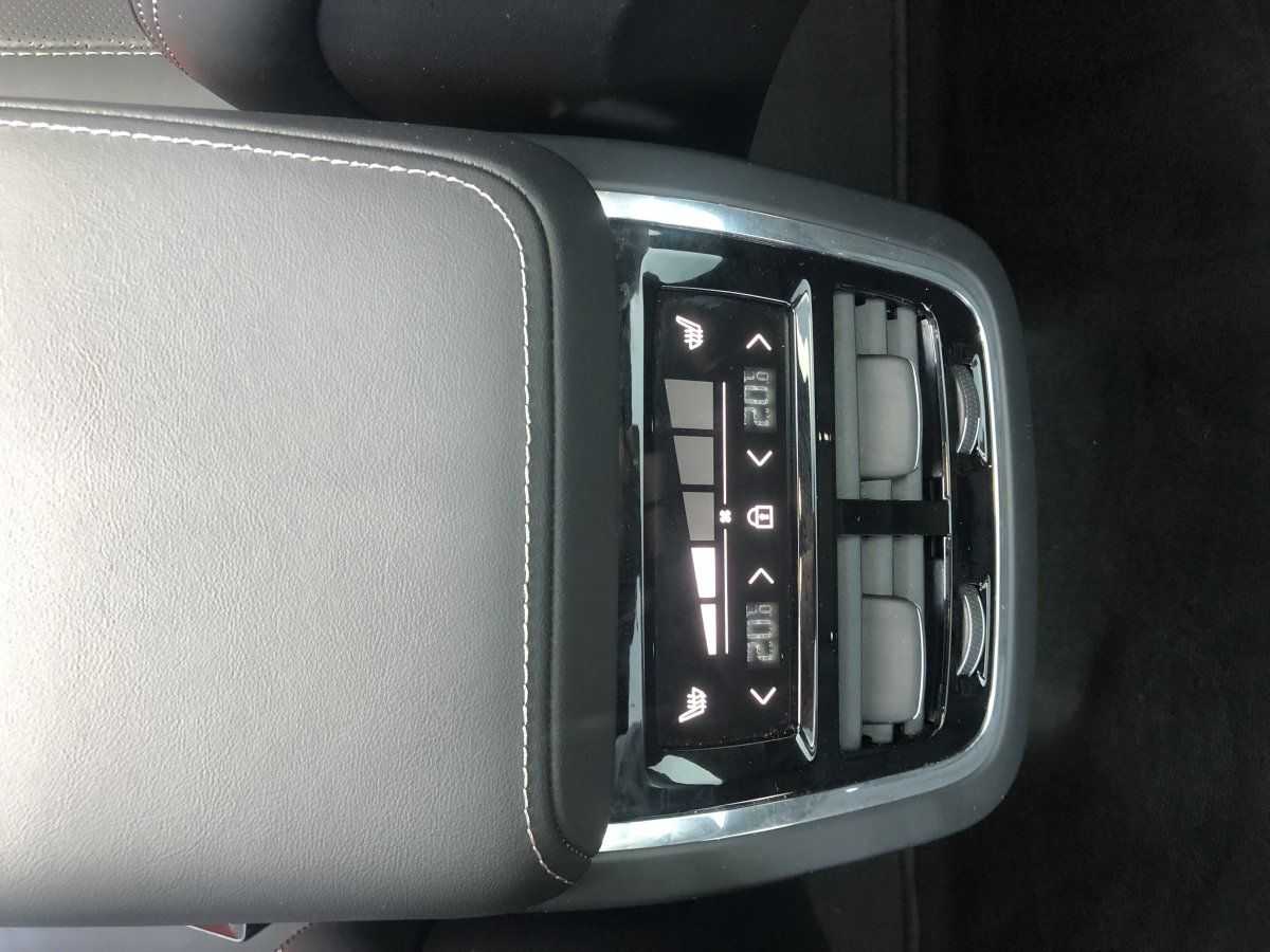 Volvo  B5 Ultra Black Edition AWD