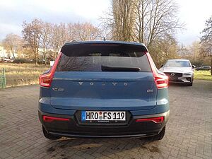 Volvo  B4 Plus Dark