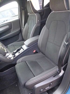 Volvo  B4 Plus Dark