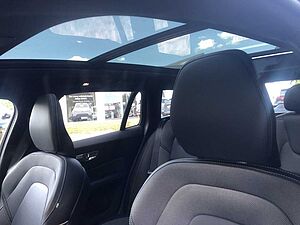 Volvo  B4 Ultra Dark