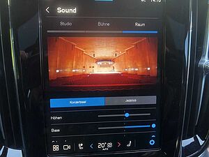 Volvo  B4 Ultra Dark