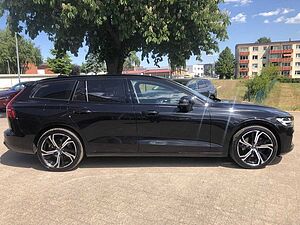 Volvo  B4 Ultra Dark