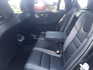 Volvo  B4 Ultra Dark