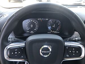 Volvo  T3 Momentum Pro