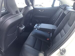 Volvo  B5 AWD Ultimate Dark