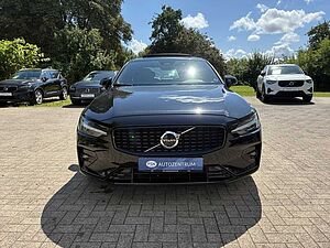 Volvo  B4 Plus Dark  Plus Dark
