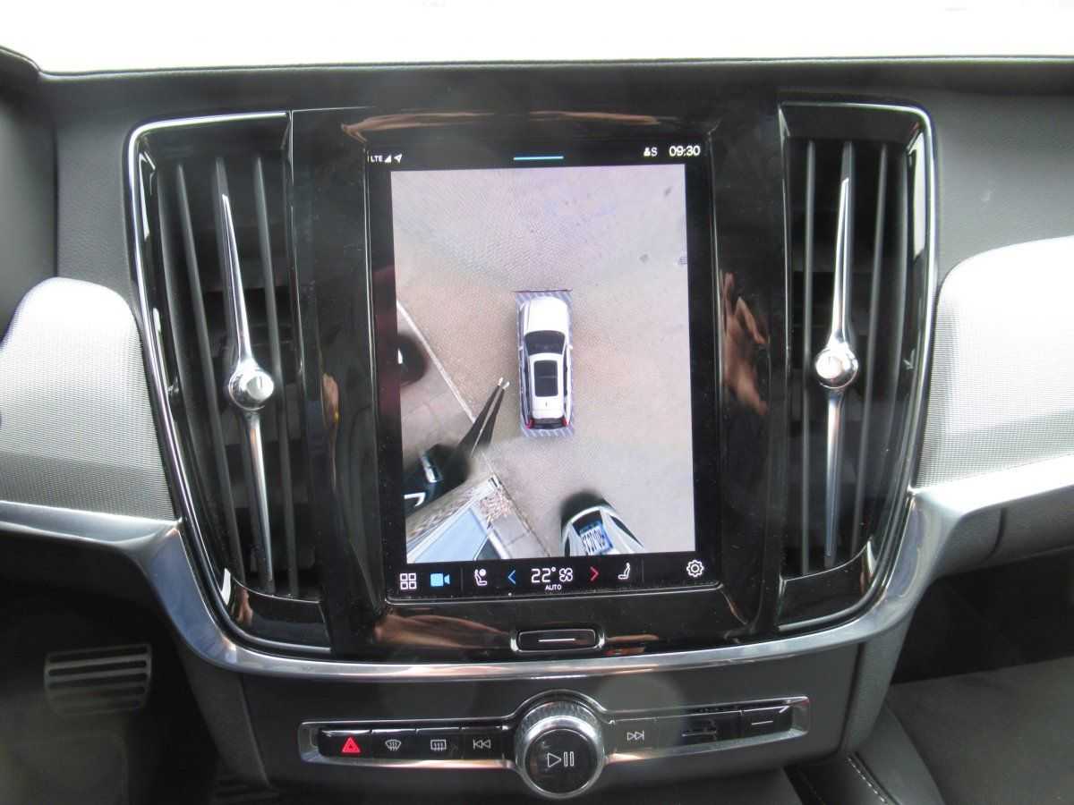 Volvo  Recharge T6 AWD R-Design