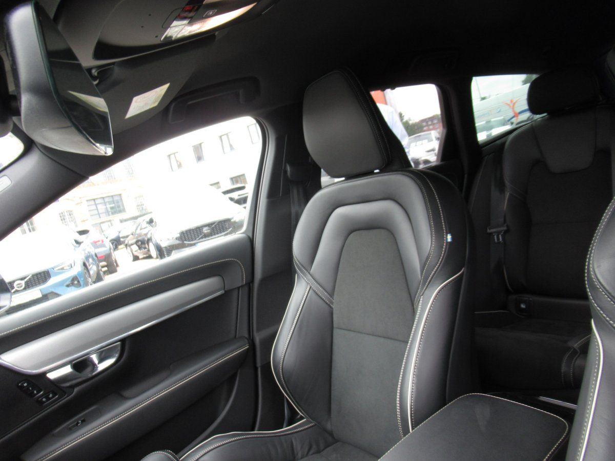 Volvo  Recharge T6 AWD R-Design