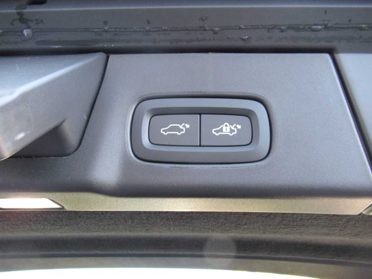 Volvo  Plus B4 AWD Diesel Automatik