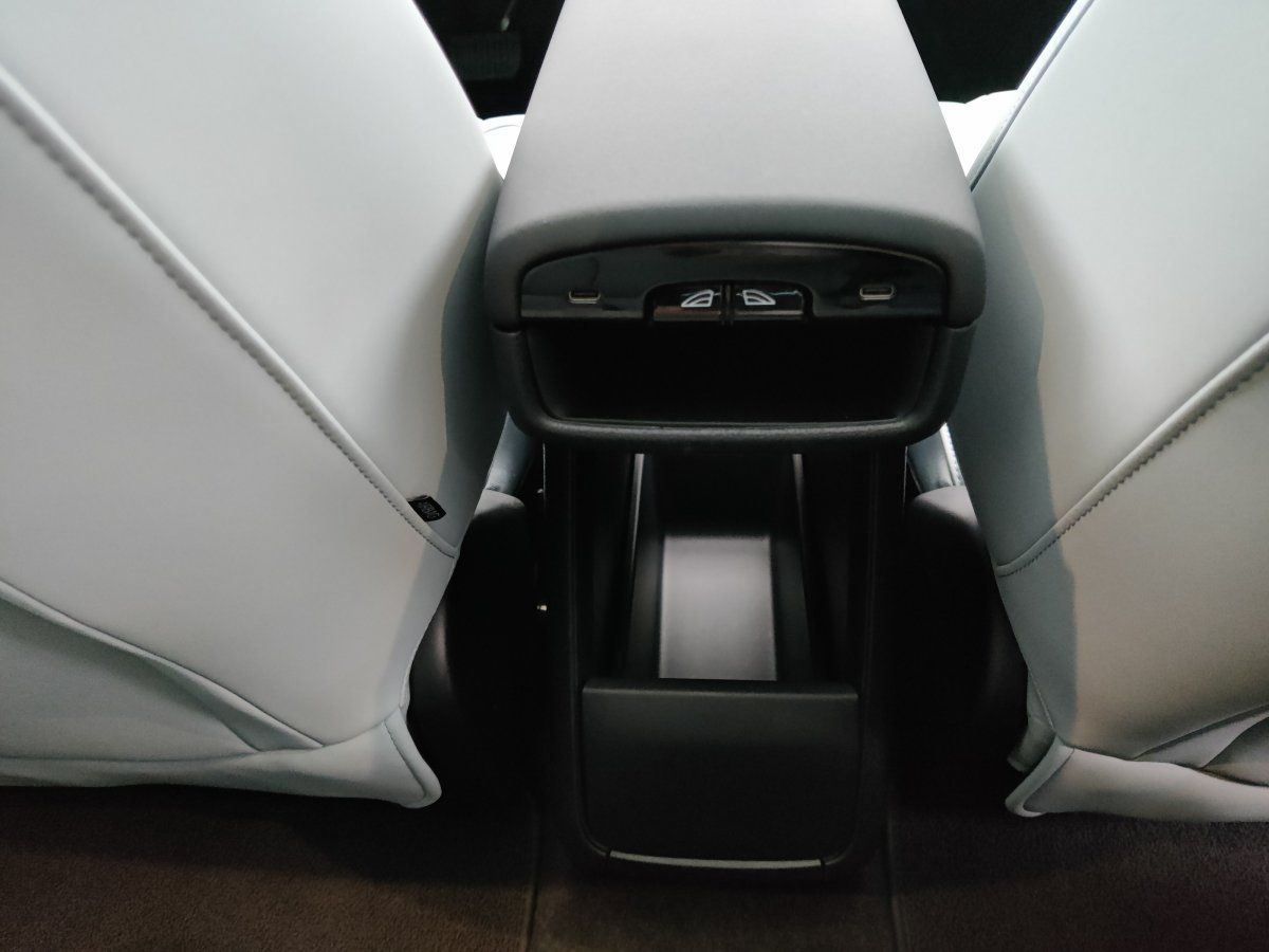 Volvo  Ultra Twin Motor AWD Performance