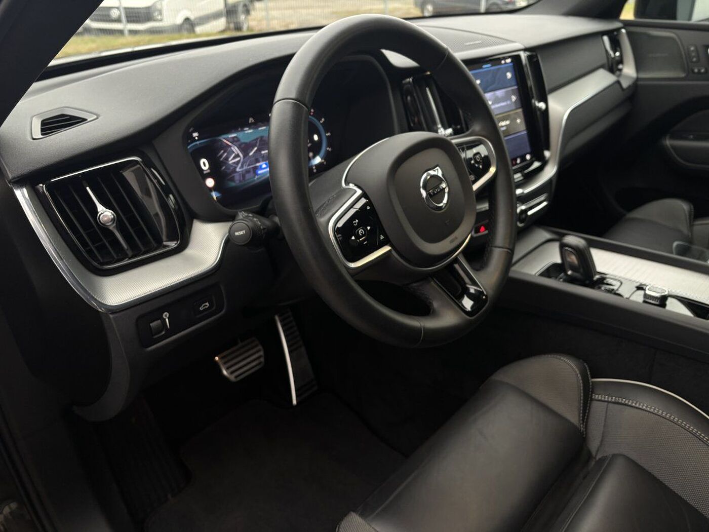 Volvo  B4 (Diesel) AWD R-Design