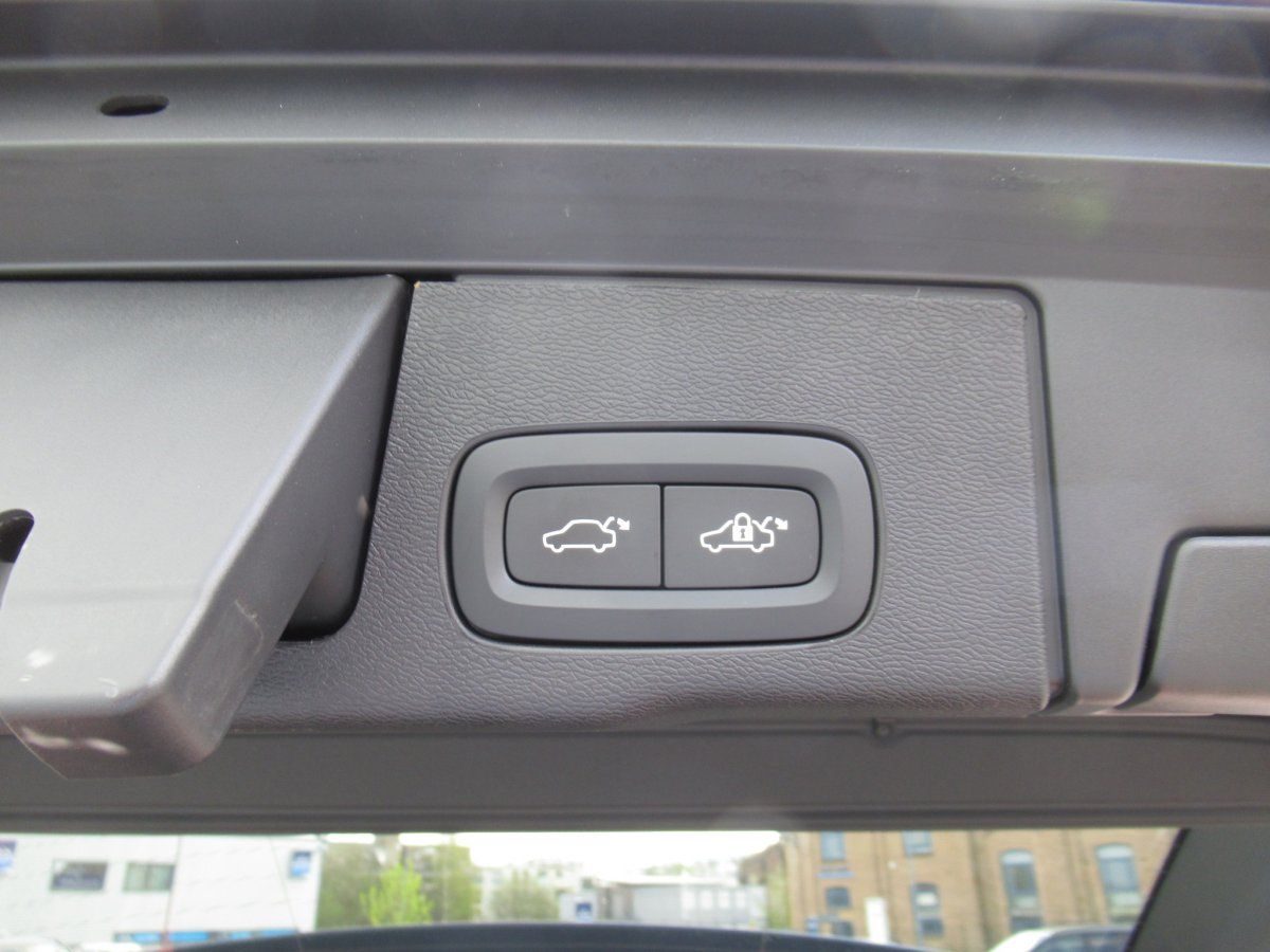 Volvo  B4 Diesel Plus Dark Automatik