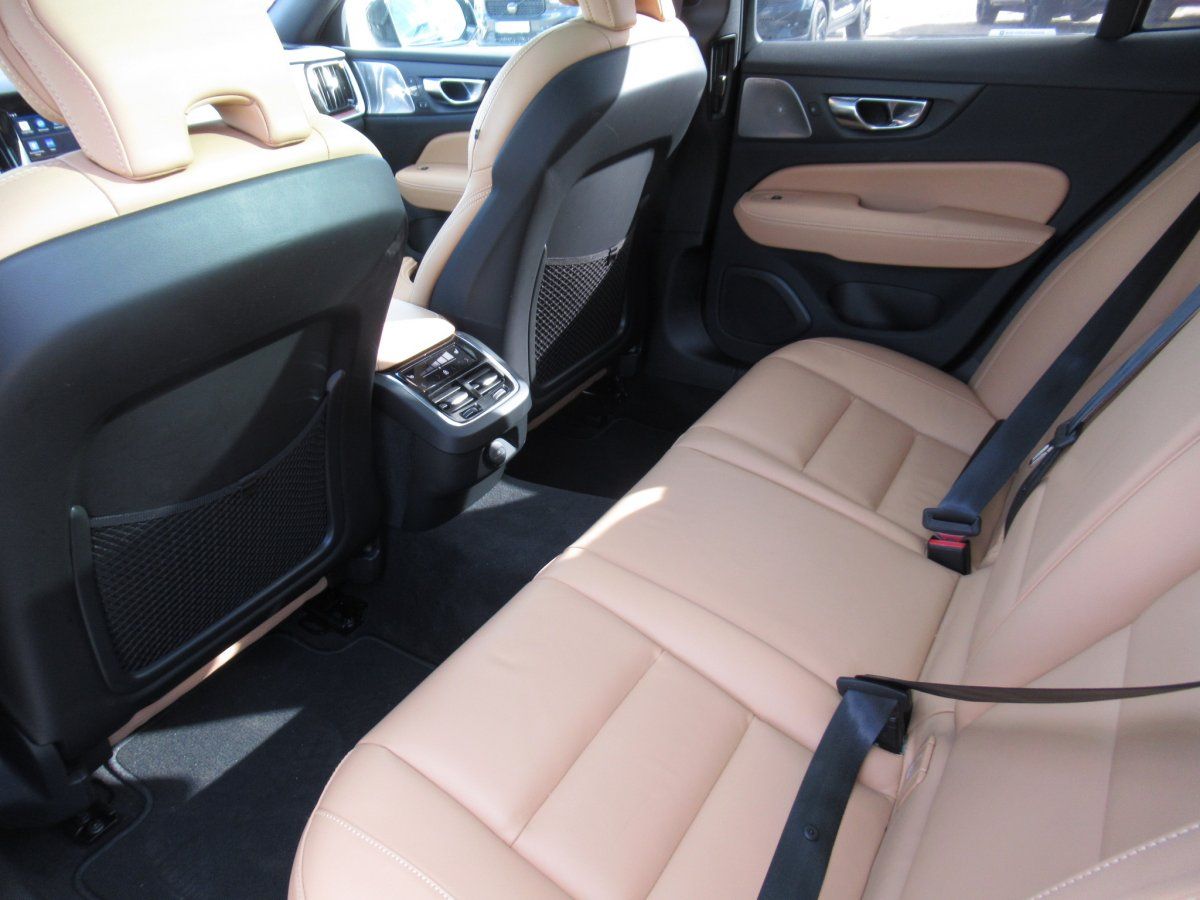 Volvo  B4 Benzin Ultra Dark Automatik