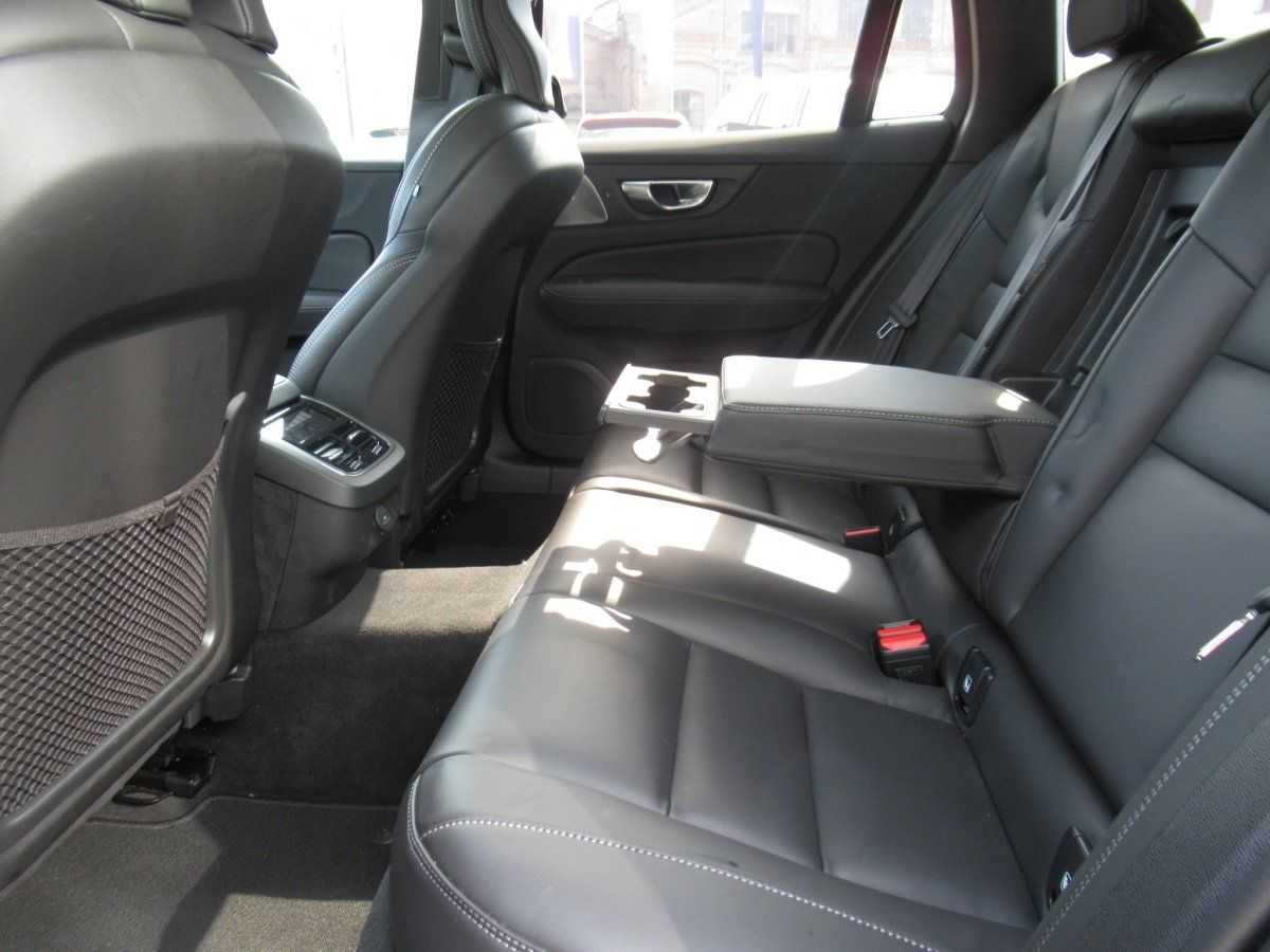 Volvo  B4 Benzin Ultra Dark Automatik
