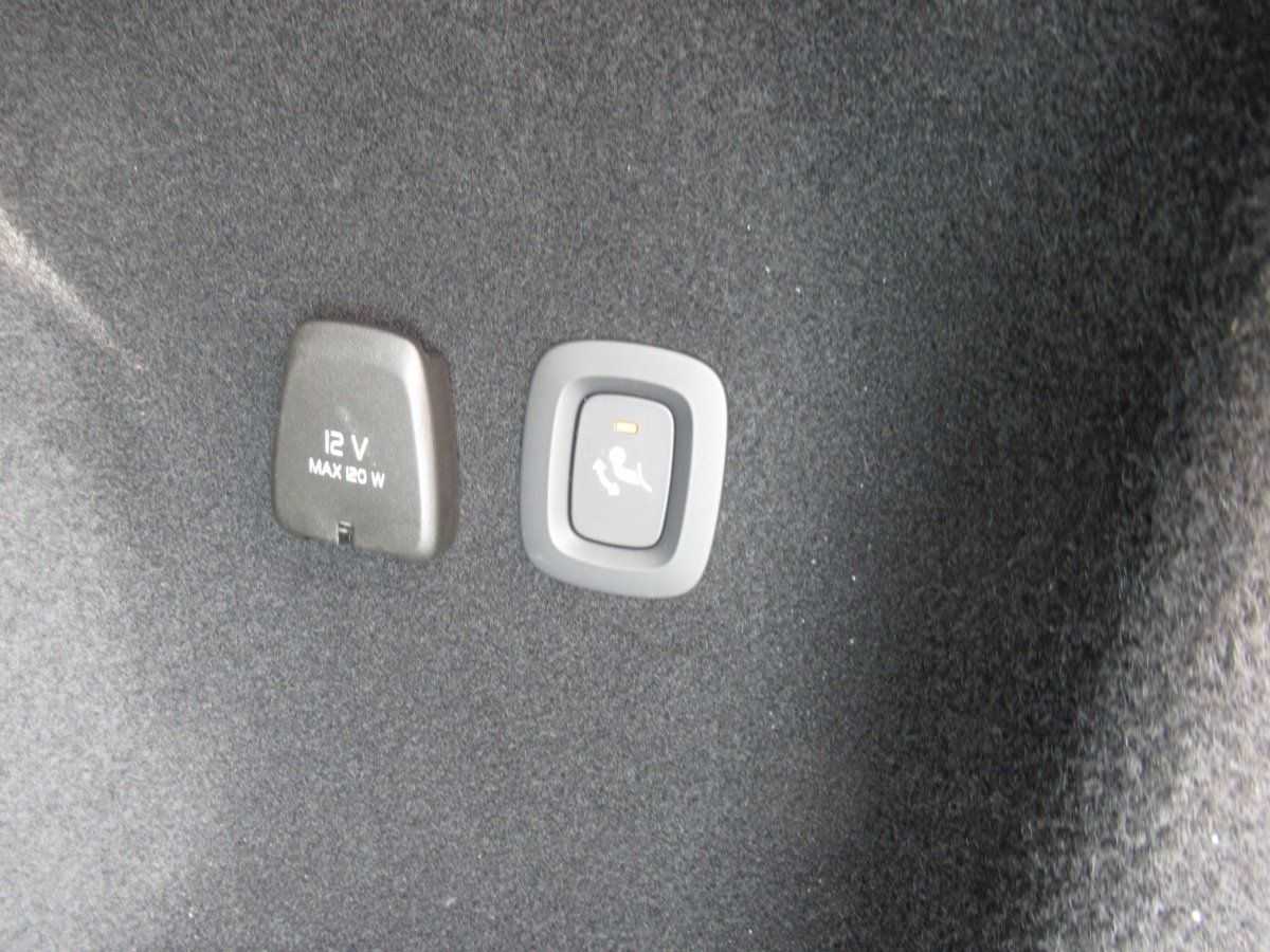 Volvo  B4 Benzin Ultra Dark Automatik