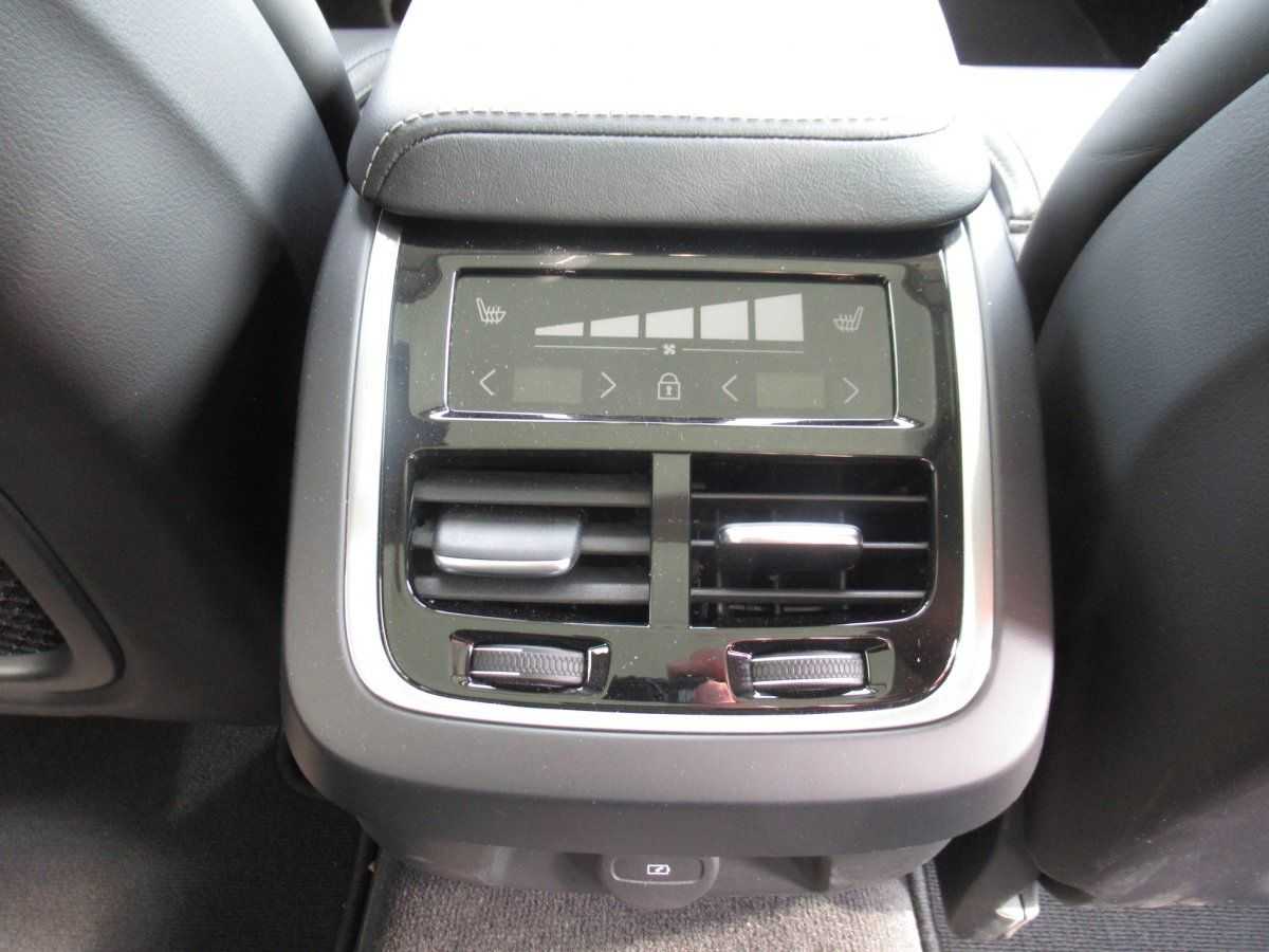 Volvo  B4 Benzin Ultra Dark Automatik