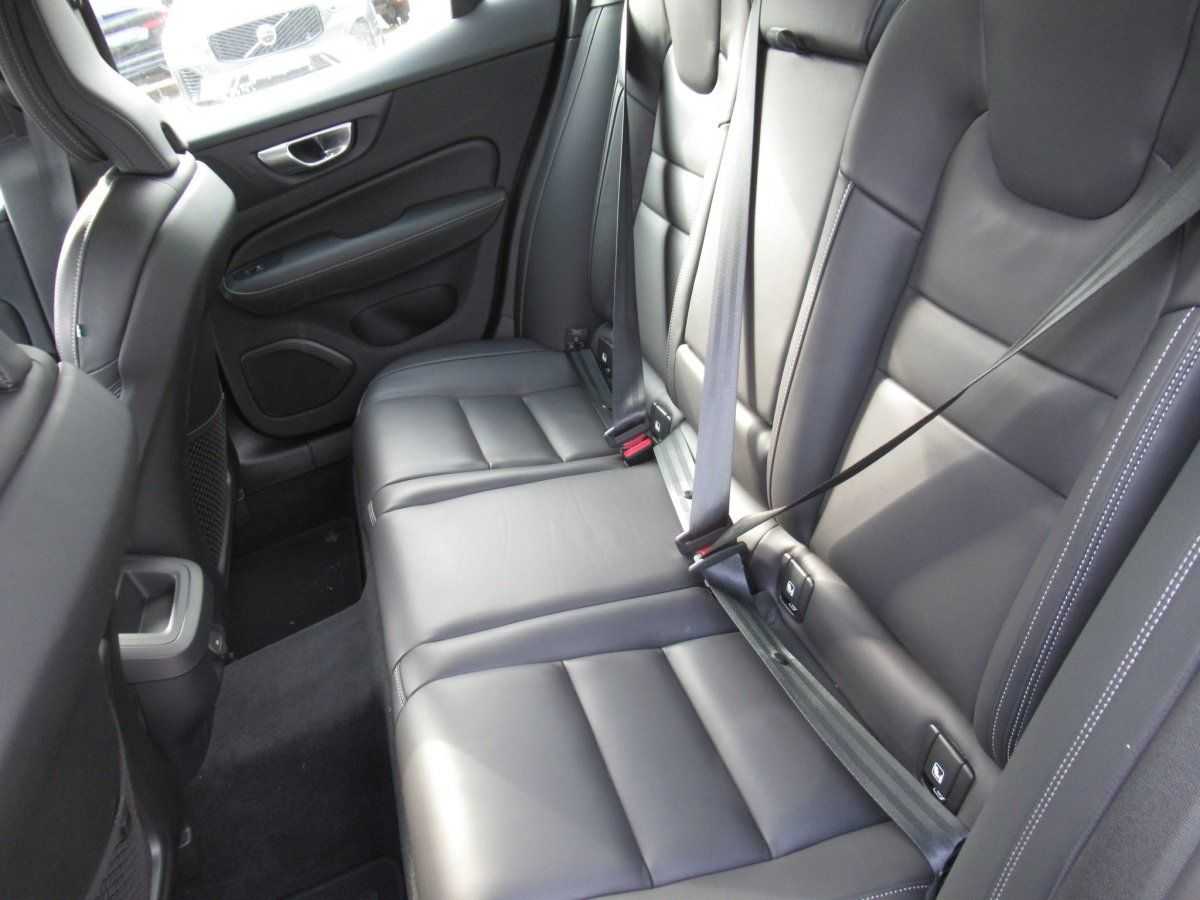 Volvo  B4 Benzin Plus Dark Automatik