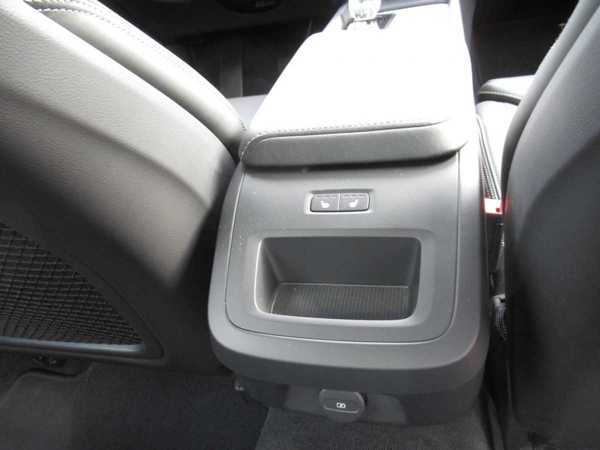 Volvo  B4 Benzin Plus Dark Automatik