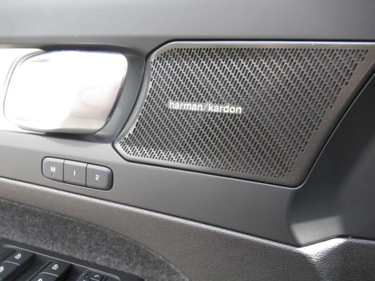 Volvo  B4 Benzin Plus Dark Automatik
