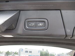 Volvo  Recharge T6 AWD R-Design