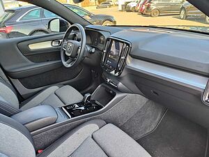 Volvo  B3 2WD Plus Dark