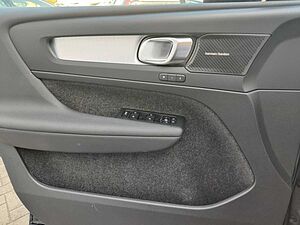 Volvo  B3 2WD Plus Dark