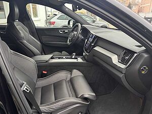 Volvo  B4 (Diesel) AWD R-Design