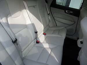 Volvo  B4 Diesel Plus Dark Automatik