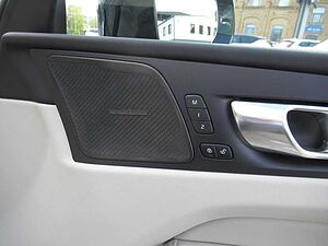 Volvo  B4 Diesel Plus Dark Automatik